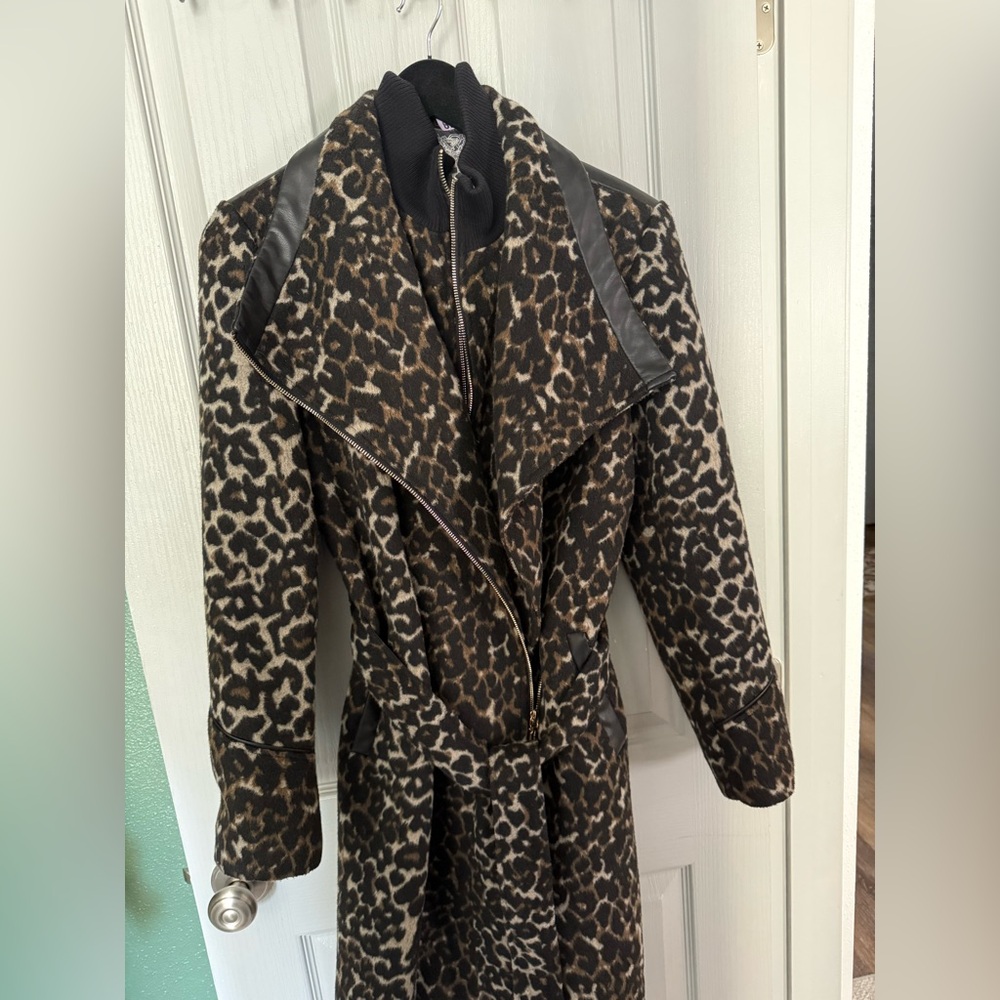 NWOT Vince Camuto Black and Brown Animal Print Jacket, Size Medium, Rare Find!